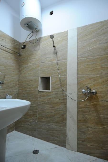 Grandpa House App.1 Apartment Тирана Екстериор снимка